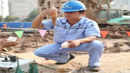 巖石地層出現返漿無法攜帶鉆屑，清孔扭矩降低不明顯怎么處理？